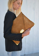 Symmetria large soft clutch in caramel: Gold / Large