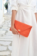 Symmetria soft clutch in coral: Gold / Large