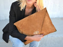Symmetria large soft clutch in caramel: Gold / Large