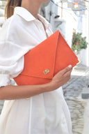 Symmetria soft clutch in coral: Gold / Large