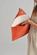 Symmetria soft clutch in coral: Gold / Large