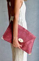 Symmetria soft clutch in rosewood: Gold / Large